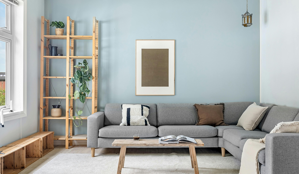 Stoffsofa in einem Wohzimmer - Ratgeber für Reinigung von Stoffsofas